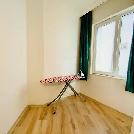 Havalimanina Ve Denize Yakin Havuzlu Triplex
